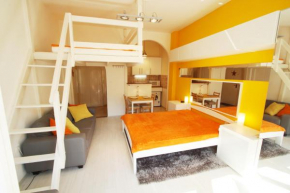 Sunny Studio with balcony in Party District